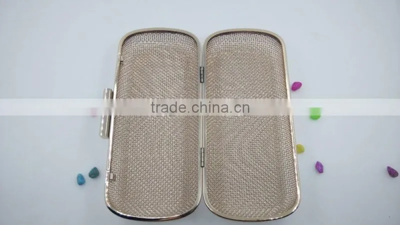 Metal clutch frame with box cover