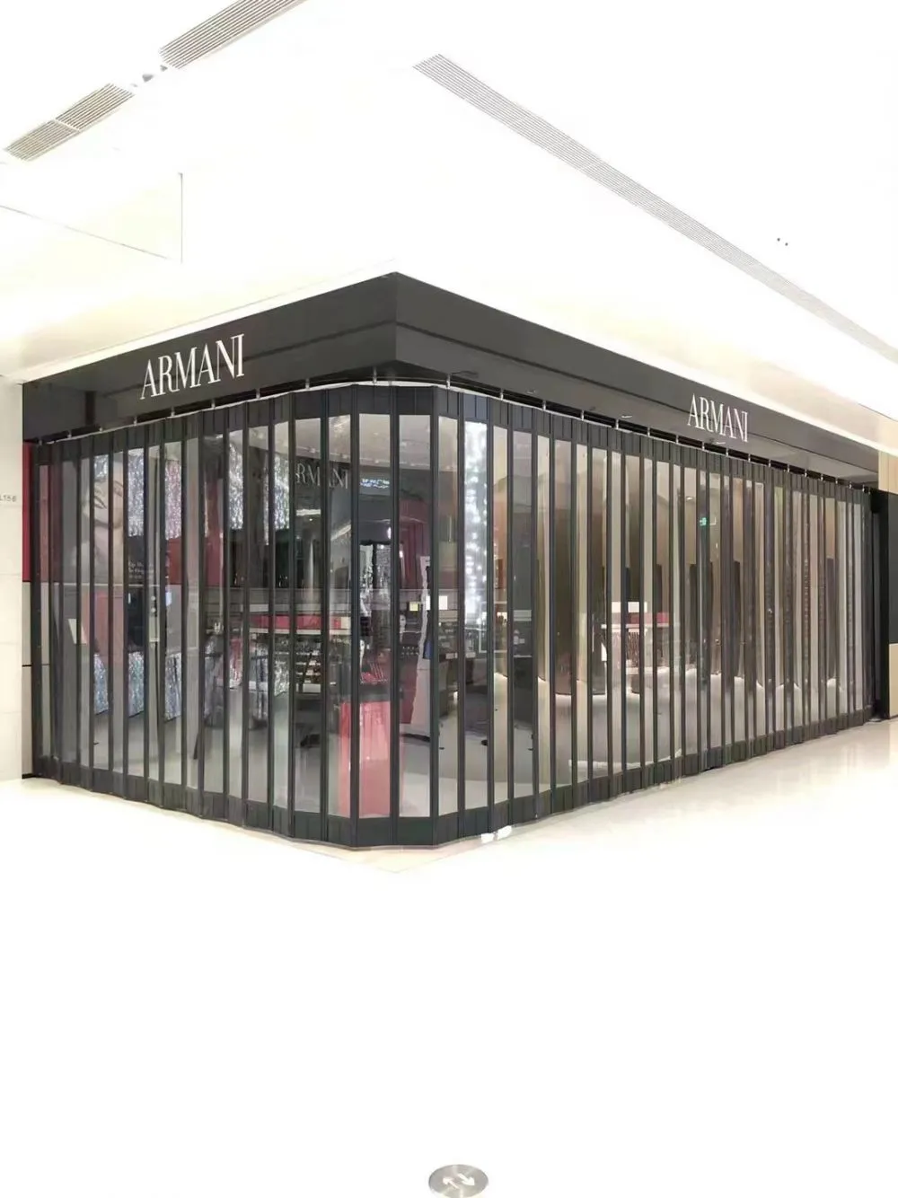 Transparency Meets Space Efficiency: Why Crystal Folding Doors are the Perfect Choice for Modern Com