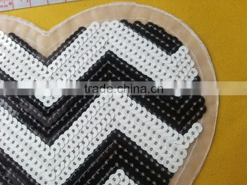 2015 New Arrive White and Black Heart Shape Emboridery Squin Patches -- M110