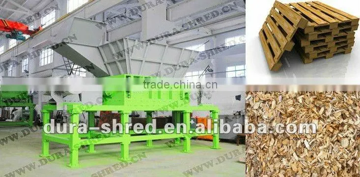Wood pallet shredding machine