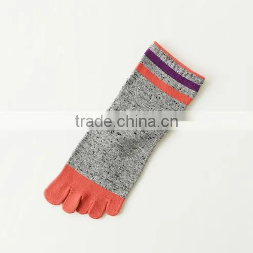 Hot Selling Japanese Design OEM School Lovely Girls Winter Comfortable Cotton Red Stripes Casual Injinji Yoga Socks