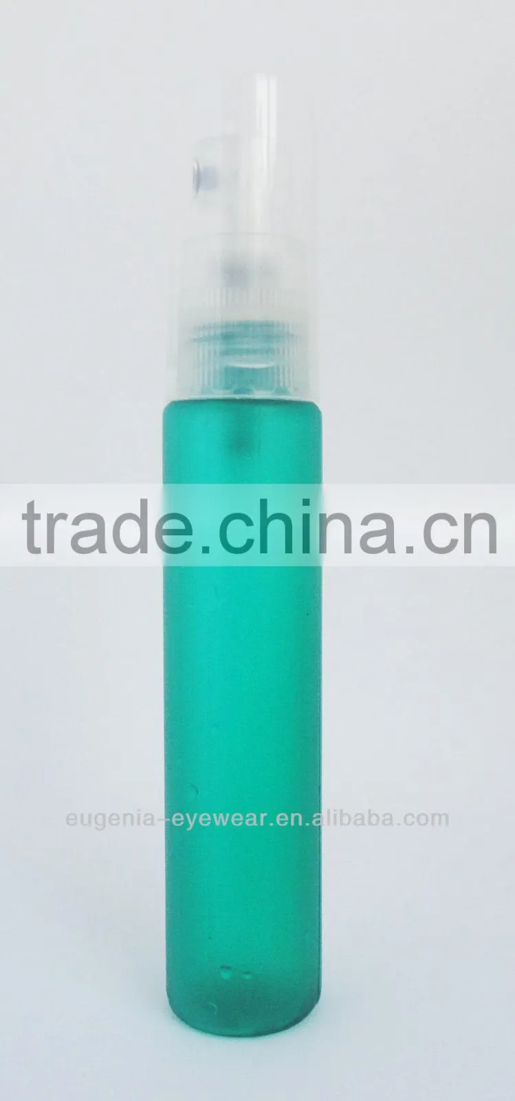 20ml spray lens cleaner, cloth, screwdriver in a set