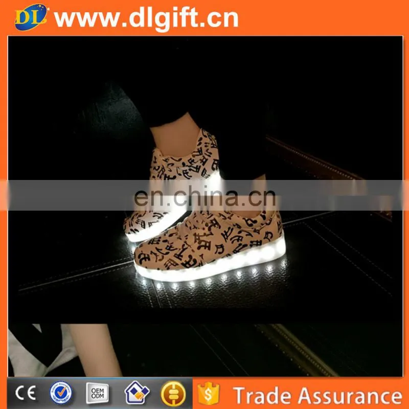Live show best selling magnetic led light running shoes for adult