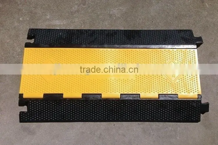 Lower Factoty Price 900*500*50mm Soft Flexible 5 channels Rubber heavy duty cable protector