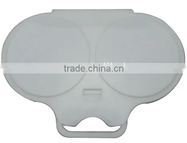 A HANDY TWIN EGG POACHER W/HINGED LID IN MICROWAVE OVEN