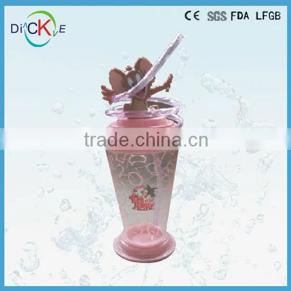 plastic cups with straw and lid