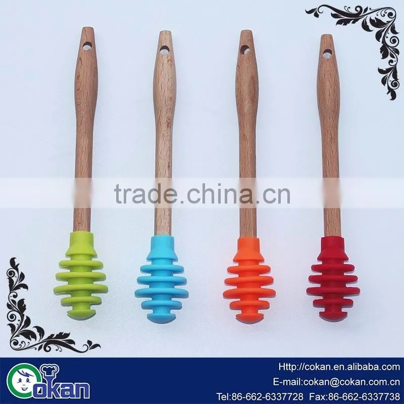 100% food grade silicone bee honey splash bar/honey muddler honey dipper mixing spoon honey stick with wood handle