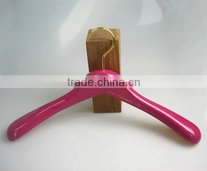 IMY-540 red wooden custom logo hangers for bulk