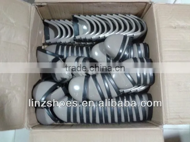 Work shoes with plastic toe cap LNZ459