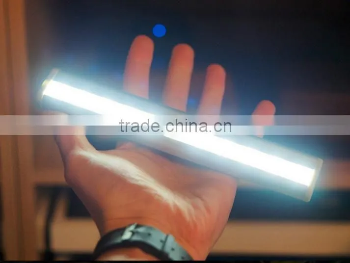Cheap Battery Operated LED Wardrobe Light Sensor Light for Closet Hanging Rail with Transformer
