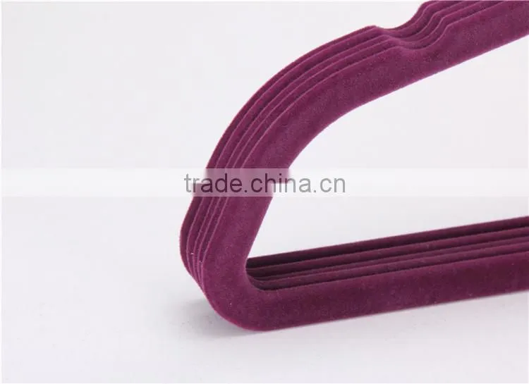 USA Supermarket Supplier Velvet Clothes Hanger with Hook and Tie Bar Standby