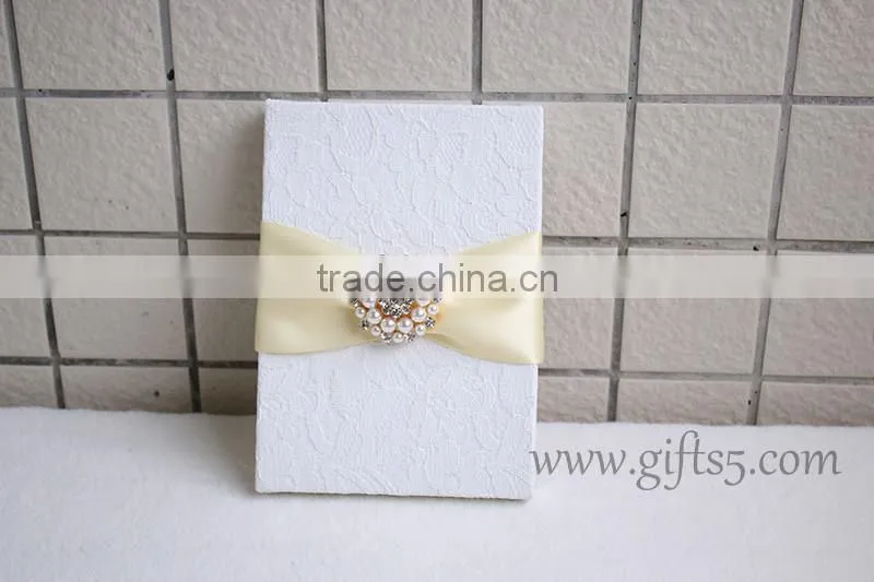 New Design Custom fashion New high quality wedding invitation silk boxes with brooch