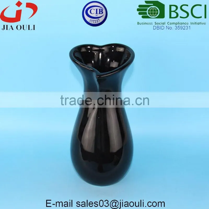 BSCI Audit Factory Cheap Heart shape Ceramic vase, wedding centerpiece vases