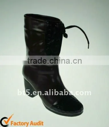 9 inch Ceramic flower vase fashion boots shape