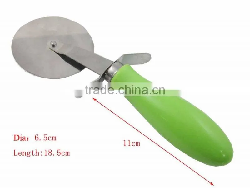 Stainless Steel Pizza Cutter With Plastic Handle