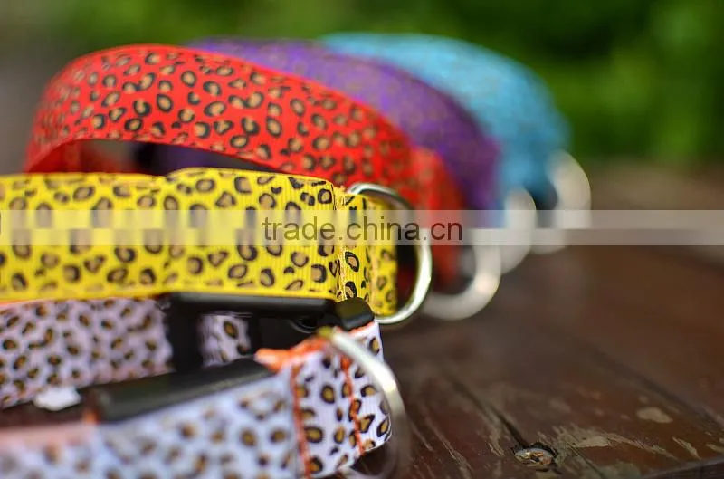 2015 High quanlity LED light dog collar flashing pet collar with leopard print