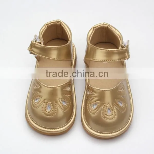 Wholesale handmade kids shoes with sound shoes for children