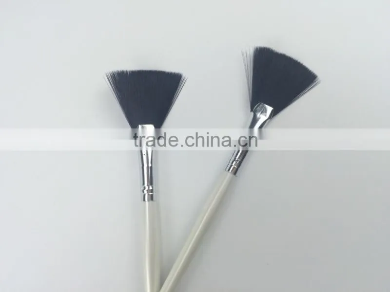 Best price! Durable white Handle facial use fan shape powder brush with advantage black nylon hair