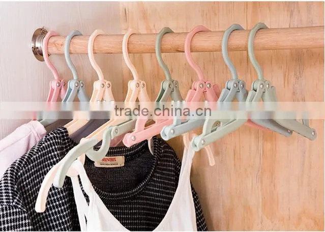 Hot selling plastic foldable travel home clothes hanger with anti-slip grooves