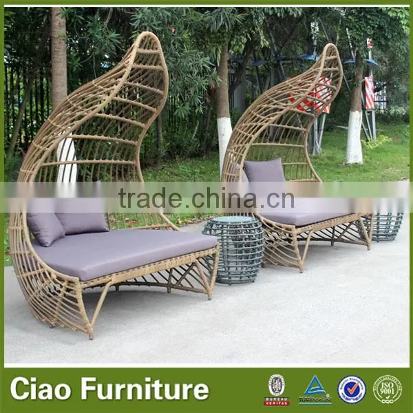 Unique shape outdoor rattan daybed with coffee table
