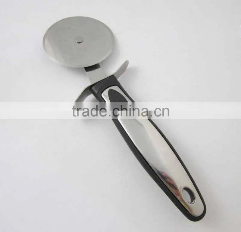 Stainless Steel Pizza Cutter With Plastic Handle