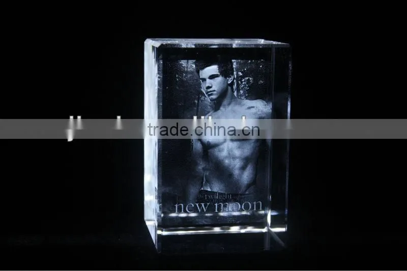 Man 2D laser engraving crystal