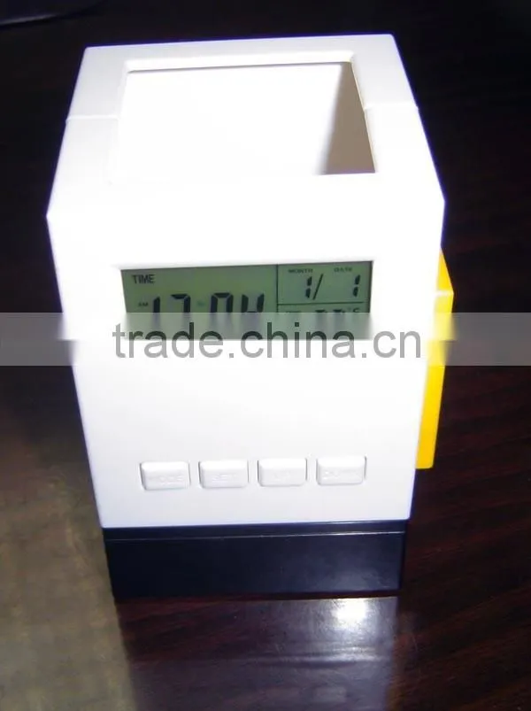 High Speed Mini 4 Port USB 2.0 Hub USB Port ON The Desk