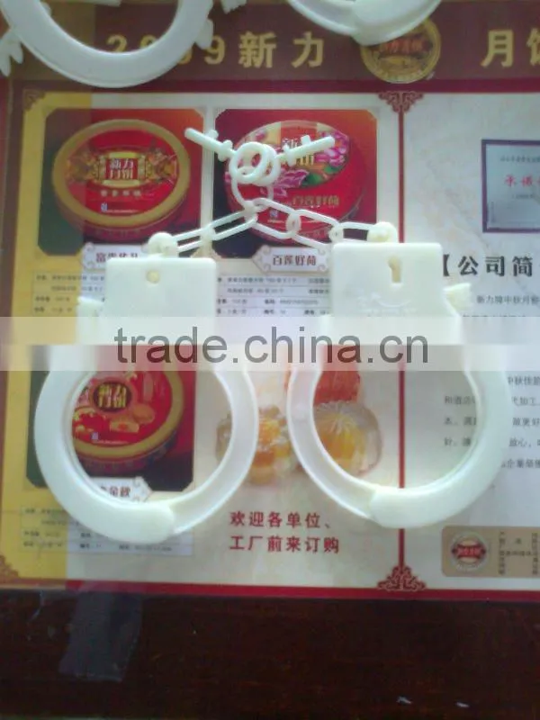 plastic handcuff