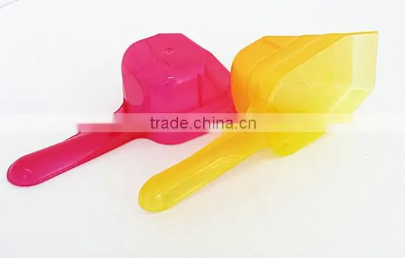 plastic spoons