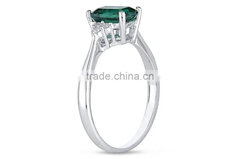 Exquisite sterling silver natural emerald ring