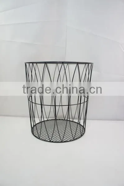 Metal Wire Laundry Basket, Black/white