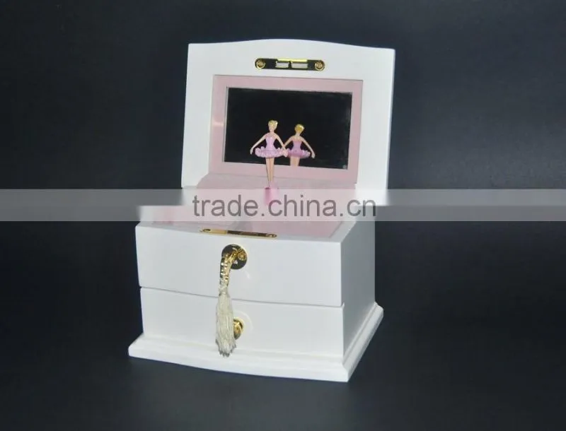 High Quality Painted White Pink Jewellery Accessory Wooden Music Box