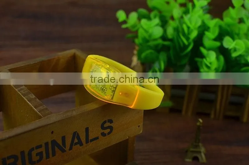 2016 Wholesale LED Glow Party Flashing Bracelet For Christmas, Custom Colorful Light Party Up LED Party Flashing Bracelet For Gi