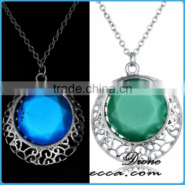 USA Hollow Heart Pendant Luminous Green Glow In The Dark Locket Necklace pendant