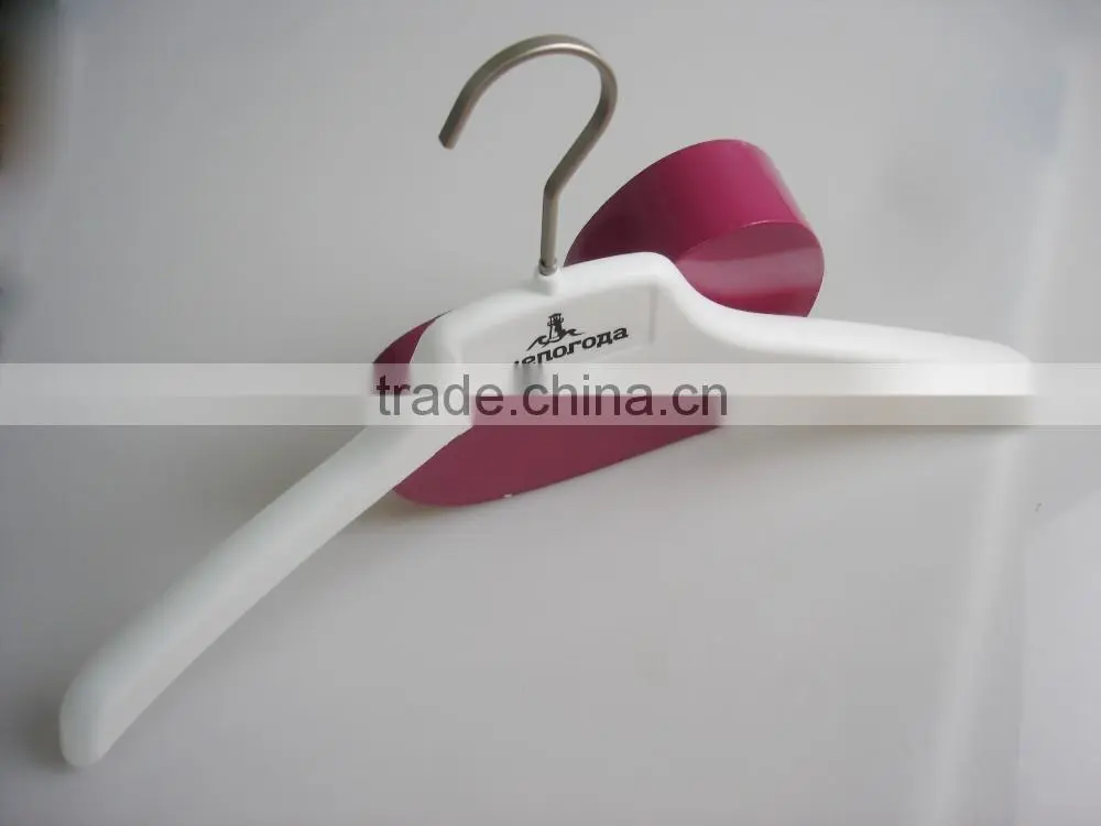 HA6984 white nonslip rubber coated hanger plastic shirts hanger