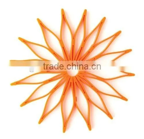 Fashionable Multi-Purpose Silicone Foldable Trivet