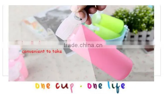 colorful high borosilicate glass water bottle with silicone sleeve and handle