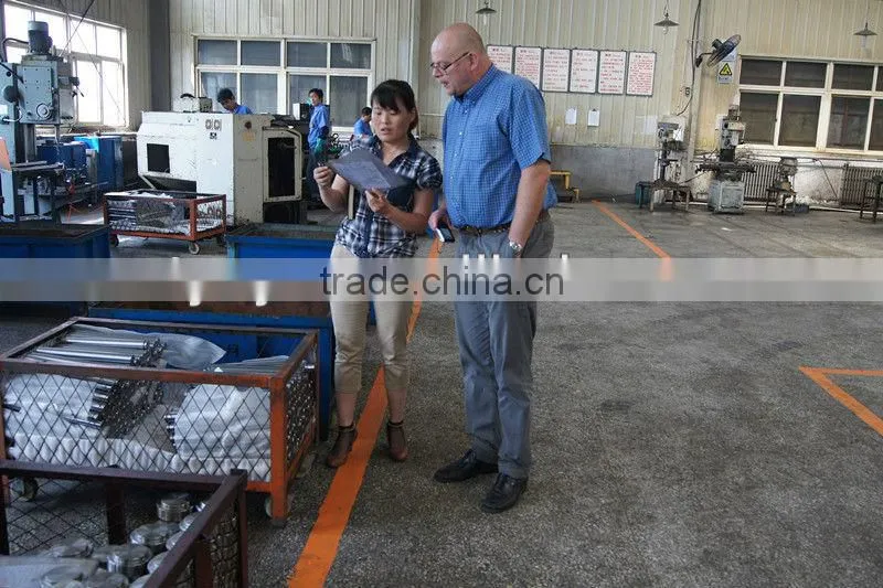 compact tie rod hydraulic cylinder for agricultural equipment
