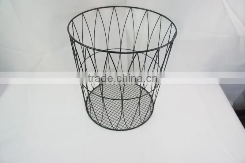 Metal Wire Laundry Basket, Black/white