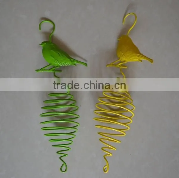 Metal hanging bird feeder