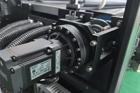 Y-axis servo motor paired with a high-precision RV reducer.png