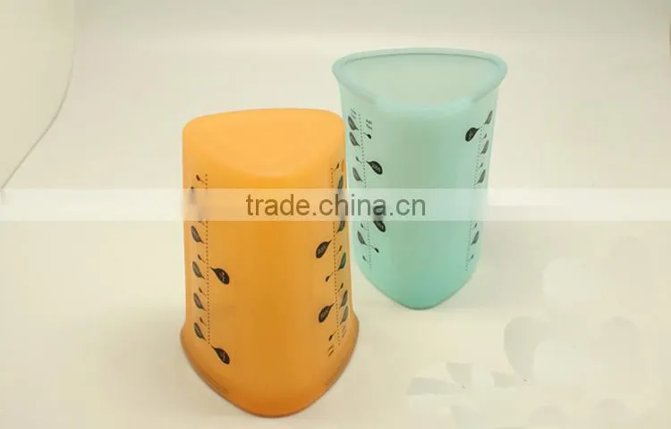 2014 wholesale silicon jigger measuring cup with stee ring