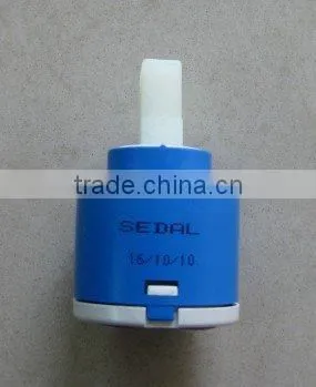 Deck Mounted Pull Out Kitchen Faucet KM4002