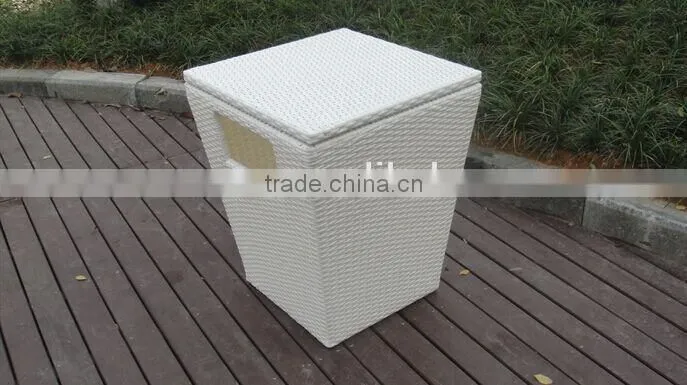 Wicker hamper box