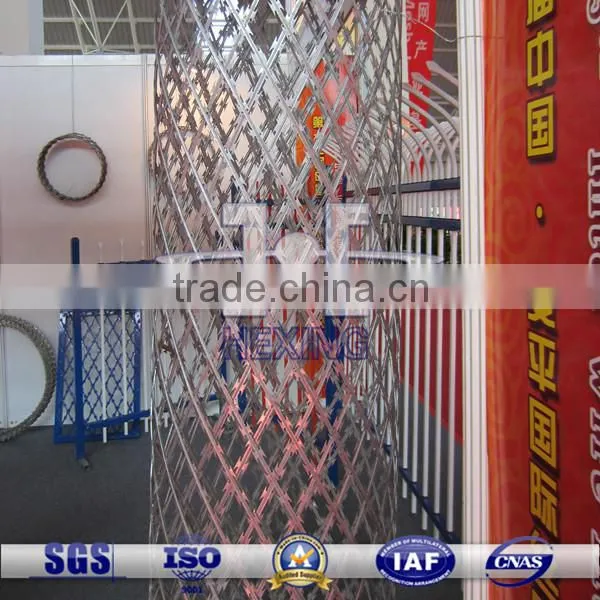 hot dip galvanized bto-22 razor wire mesh fence