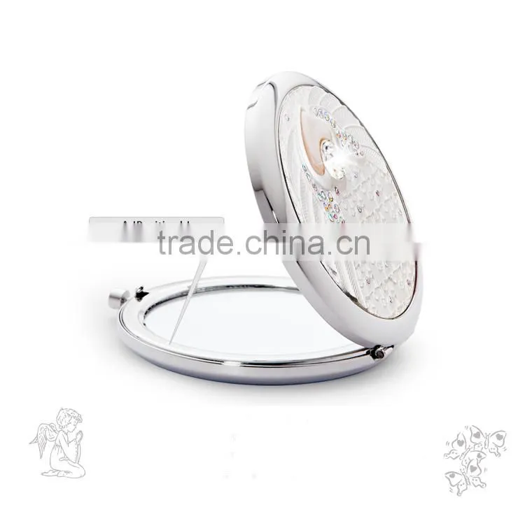 Round compact mirror fully covered with crystals on the top