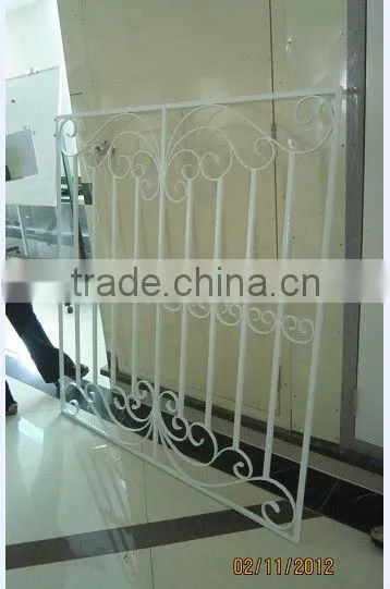 2013 Top-selling modern iron window fence