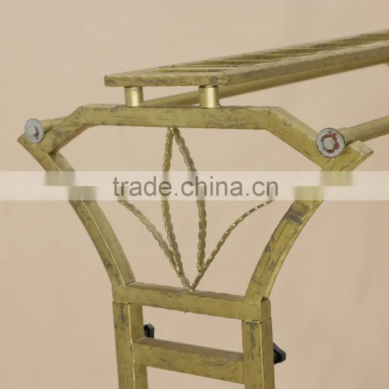 Sturdy metal golden clothing hanging rack for clothes display