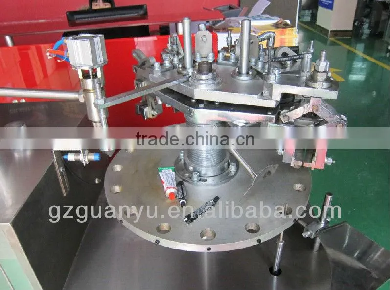 Semi-automatic filling and sealing machine