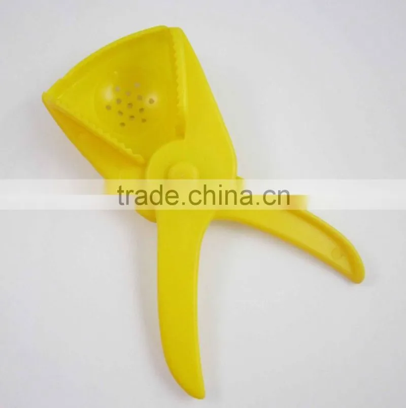 Good Use Plastic Lemon Squeezer